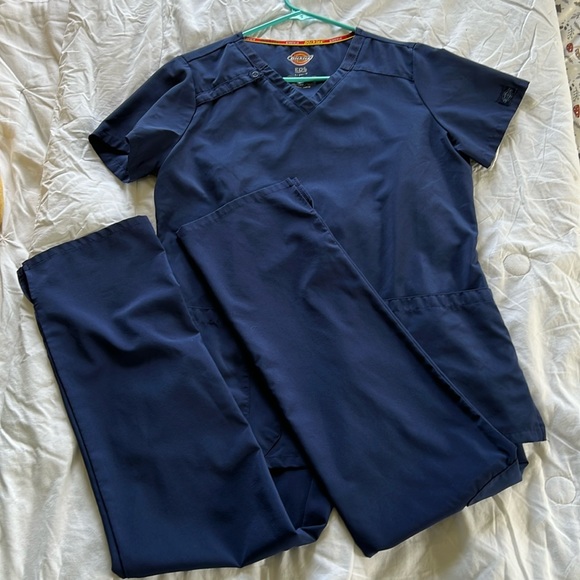Dickies Women’s scrubs - Picture 1 of 6